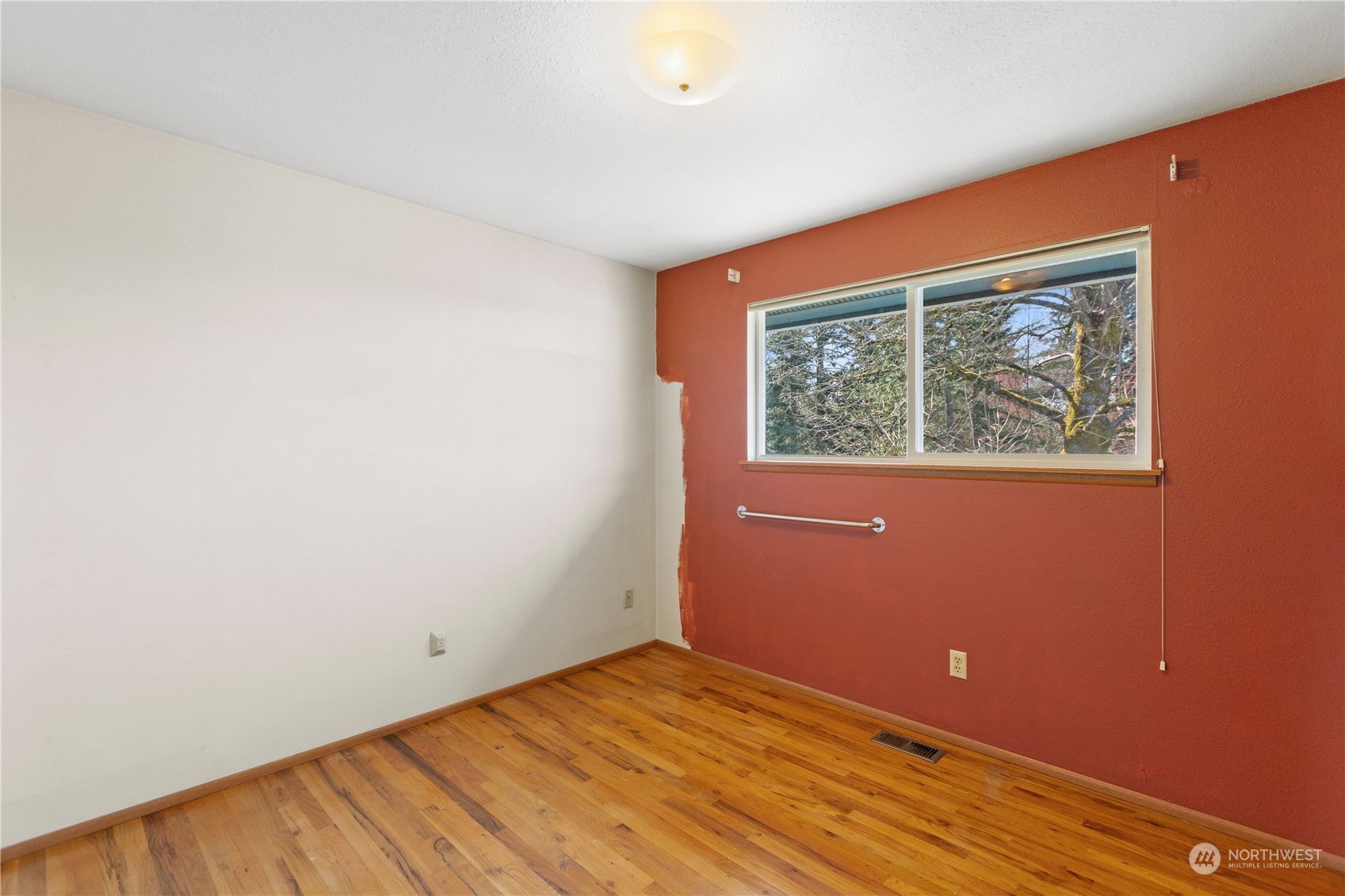 5102 Fobes Road Snohomish, WA 98290 - Photo 19 of 40 an empty room with a window
