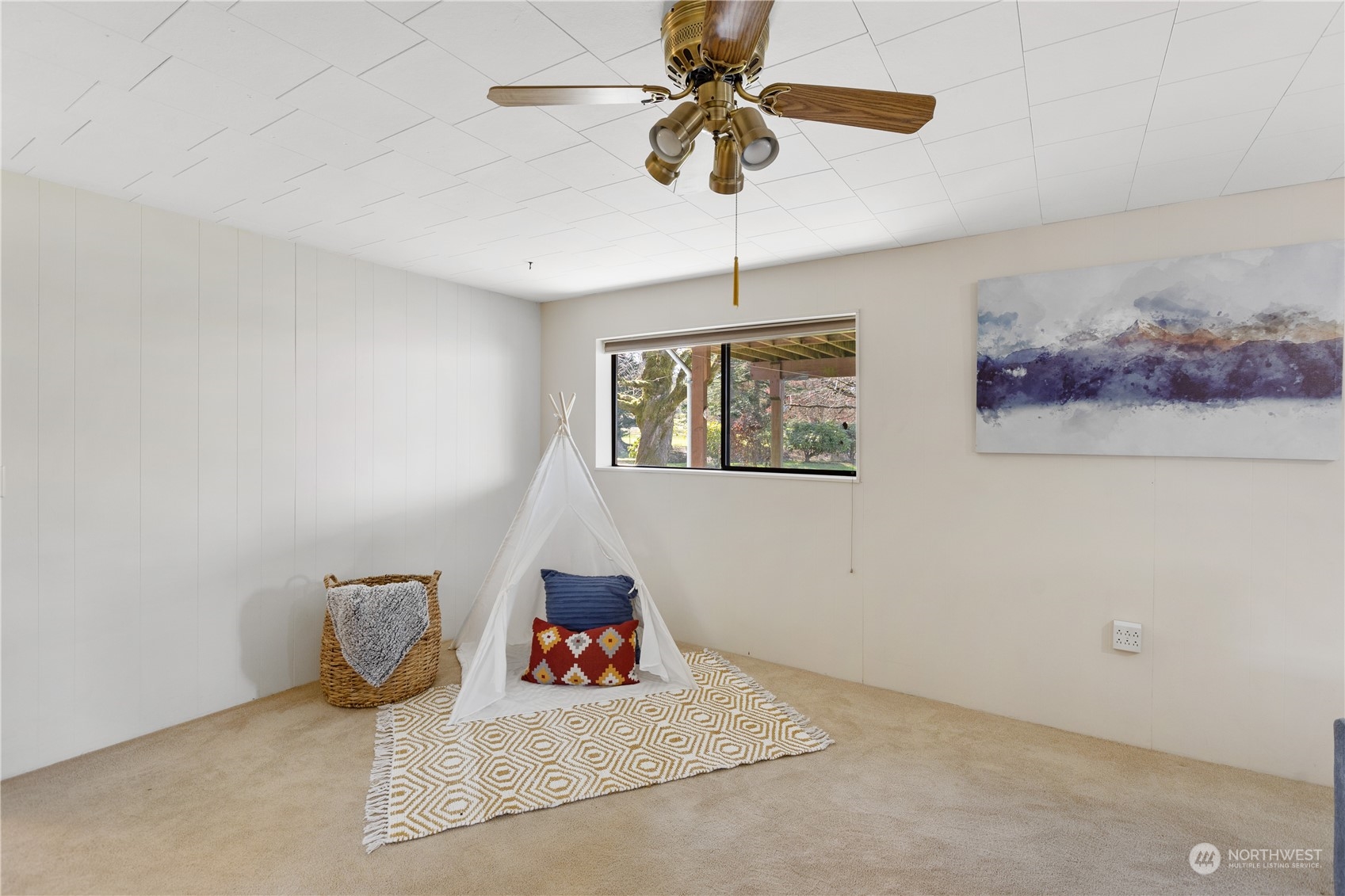 5102 Fobes Road Snohomish, WA 98290 - Photo 25 of 40 a view of a room with window and cabinet