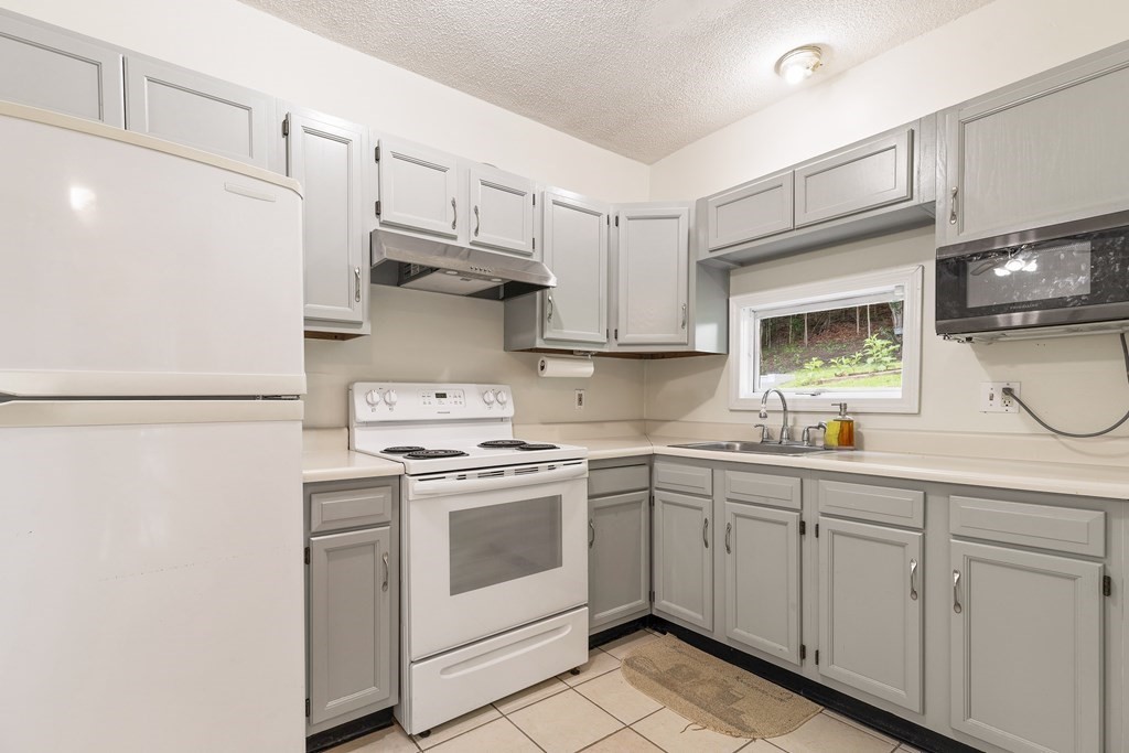 8 Ayer Road Shirley, MA 01464 - Photo 18 of 36