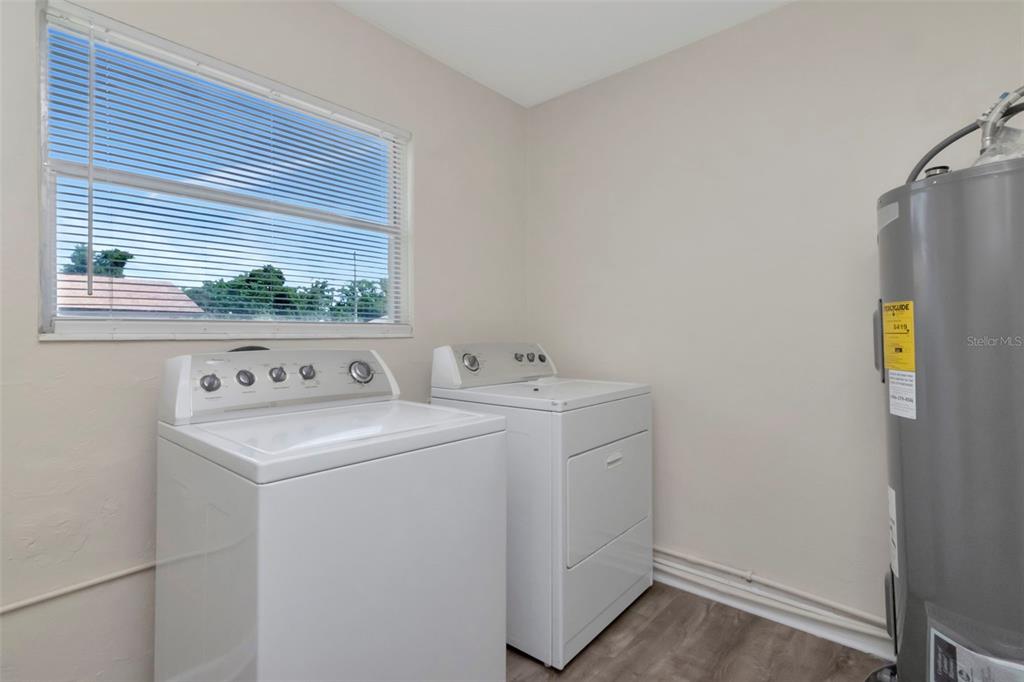 126 Kingsway Road Brandon, FL 33510 - Photo 34 of 42 a utility room with dryer and washer