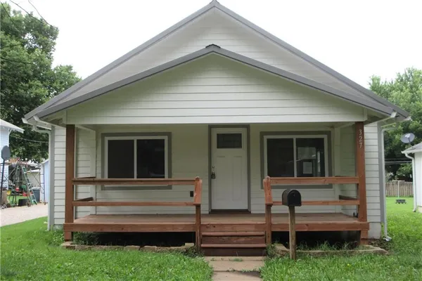 $130,000 | 327 West 9th Avenue, Garnett, KS 66032