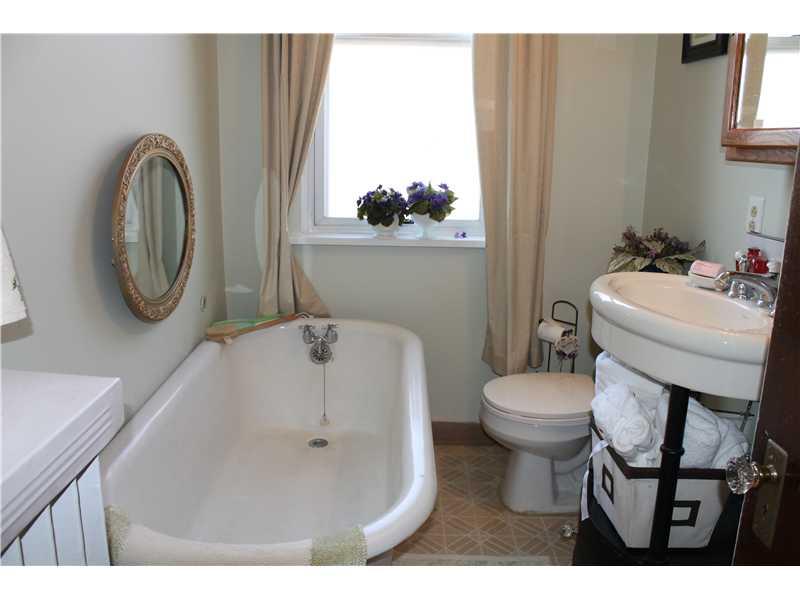 205 Greydon Avenue McKees Rocks, PA 15136 - Photo 22 of 25 Full Bath.