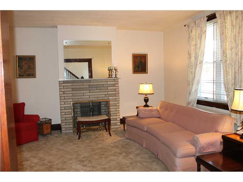 205 Greydon Avenue McKees Rocks, PA 15136 - Photo 8 of 25 Living Room.