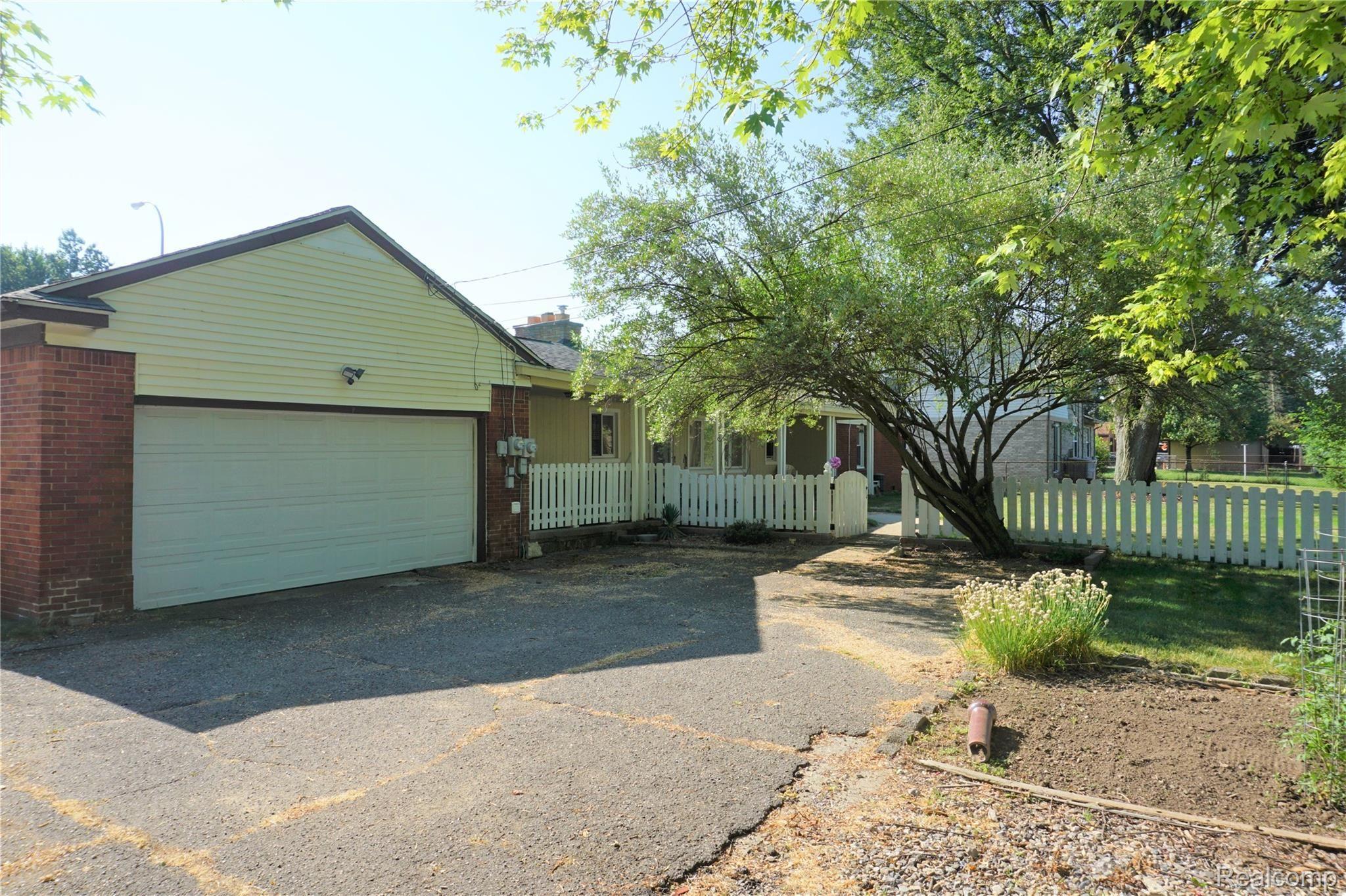 14793 Inkster Road Livonia, MI 48154 - Photo 26 of 28 23 Back.jpg