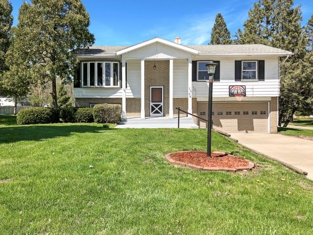 1908 West Middlebury Road Freeport, IL 61032 - Photo 1 of 21 Gallery Image 1