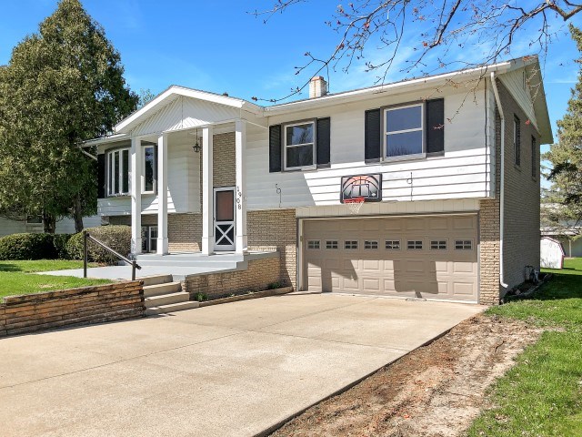 1908 West Middlebury Road Freeport, IL 61032 - Photo 2 of 21 Gallery Image 2