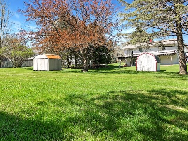 1908 West Middlebury Road Freeport, IL 61032 - Photo 5 of 21 Gallery Image 5