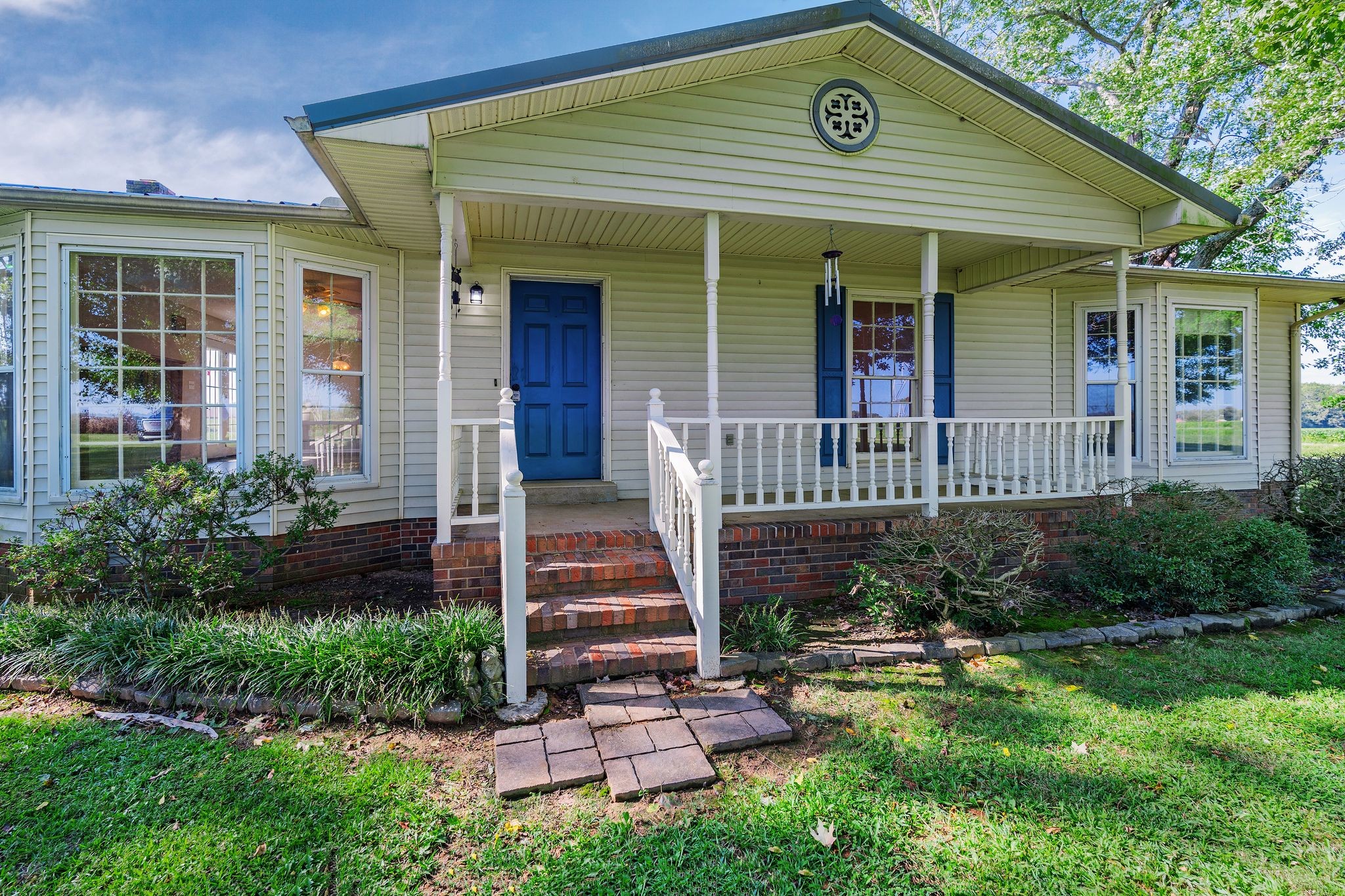 155 Marcella Falls Road Ethridge, TN 38456 - Photo 4 of 33 front view of a house with a yard