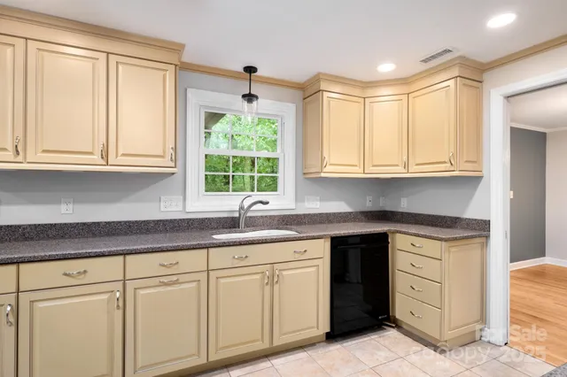 $775,000 | 200 Allen Mountain Drive, Black Mountain, NC 28711