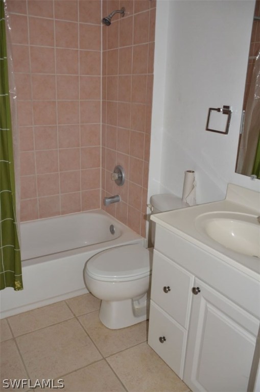 3821 Sunset Road Lehigh Acres, FL 33971 - Photo 13 of 20 a bathroom with a sink toilet and shower