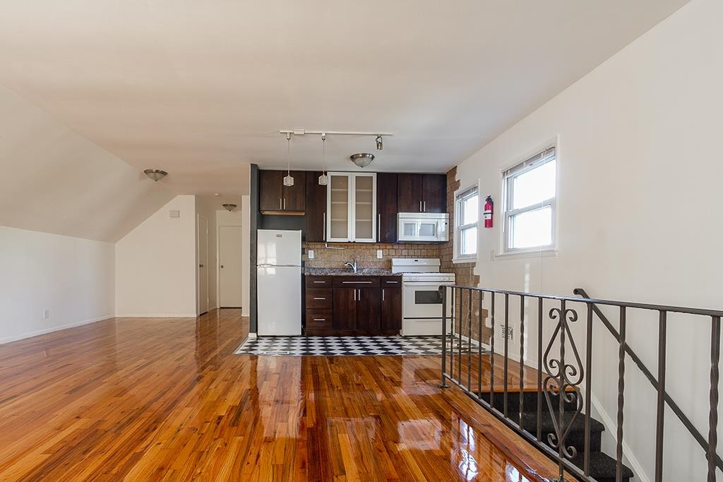 2 Pinecrest Road Jersey City, NJ 07305 - Photo 2 of 13