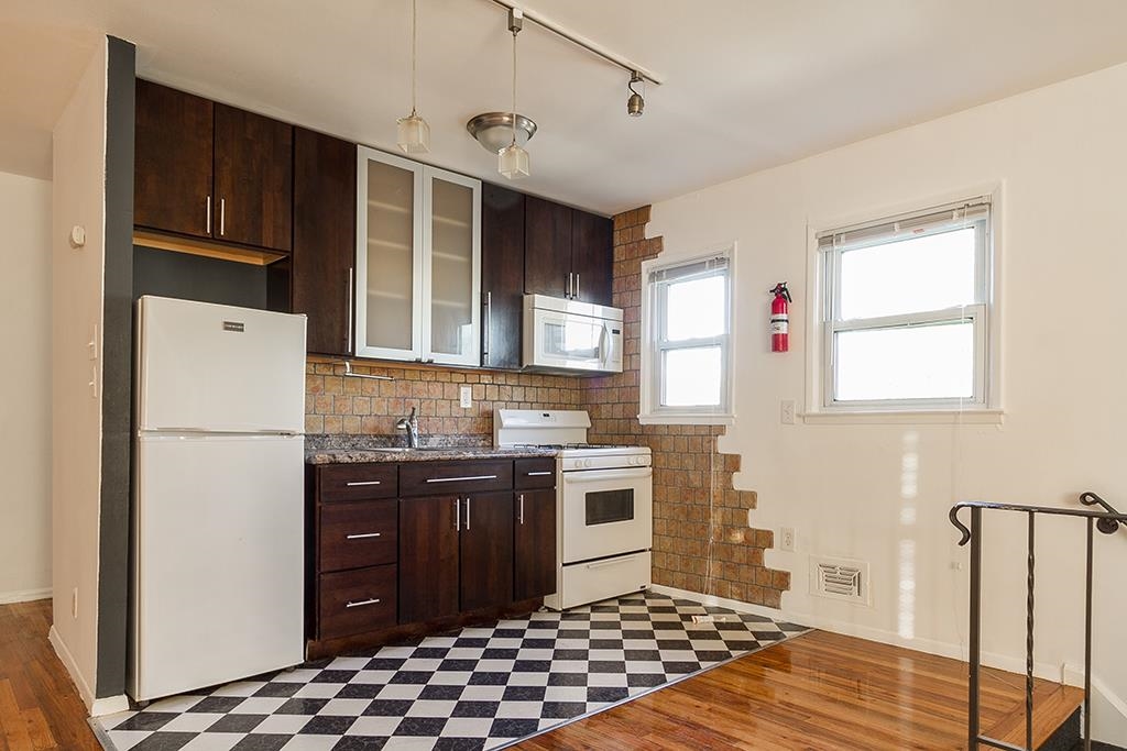 2 Pinecrest Road Jersey City, NJ 07305 - Photo 3 of 13