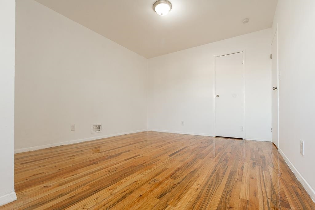 2 Pinecrest Road Jersey City, NJ 07305 - Photo 9 of 13