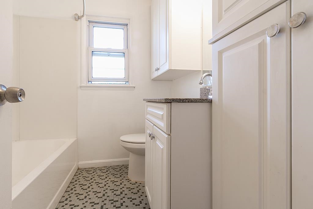 2 Pinecrest Road Jersey City, NJ 07305 - Photo 10 of 13