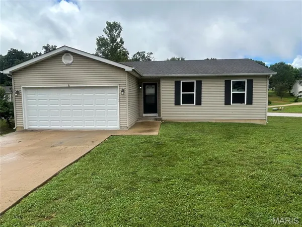 $259,000 | 110 Autumn Oaks Drive, St. Clair, MO 63077