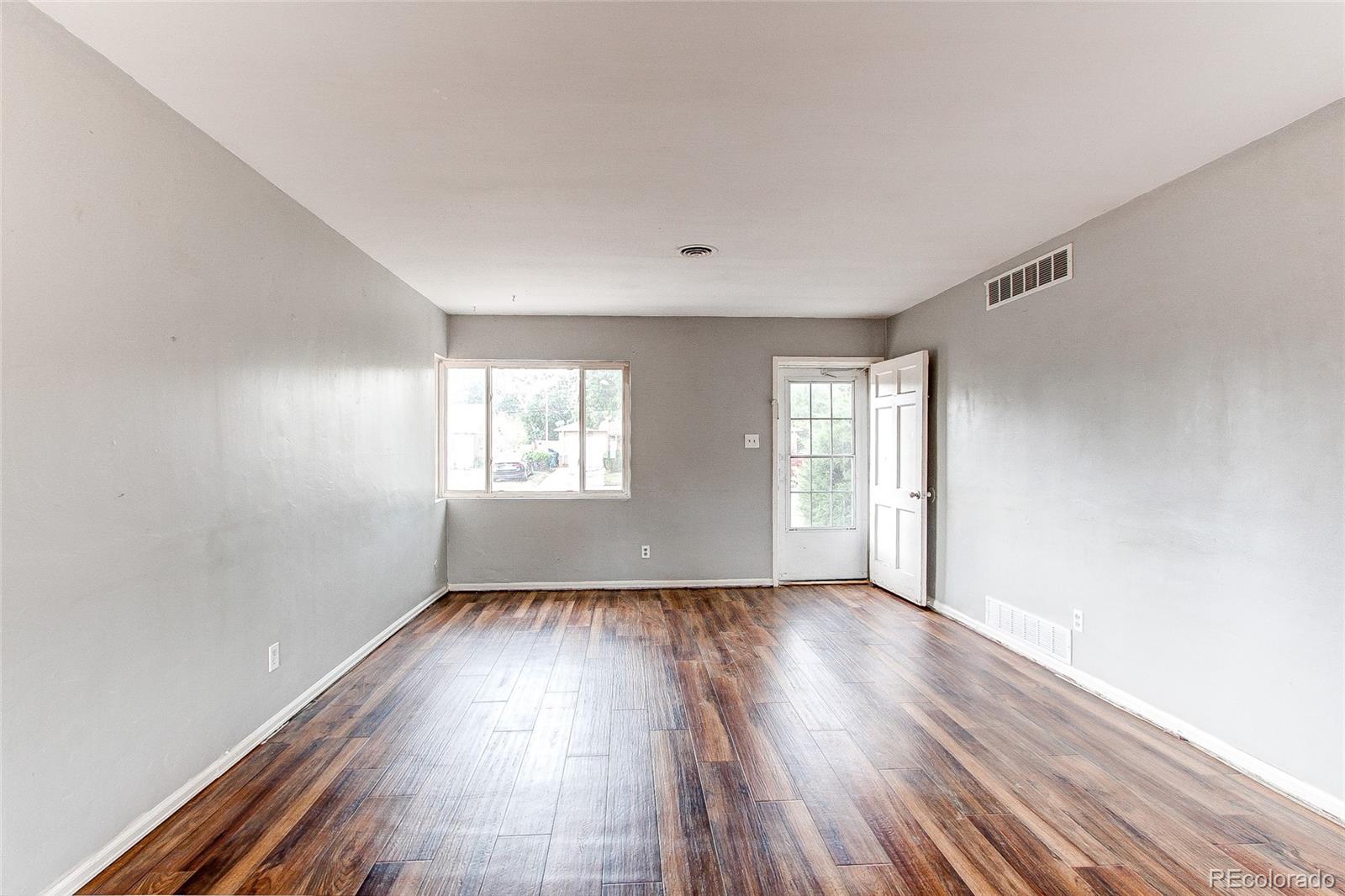 840 Tucson Street Aurora, CO 80011 - Photo 2 of 25
