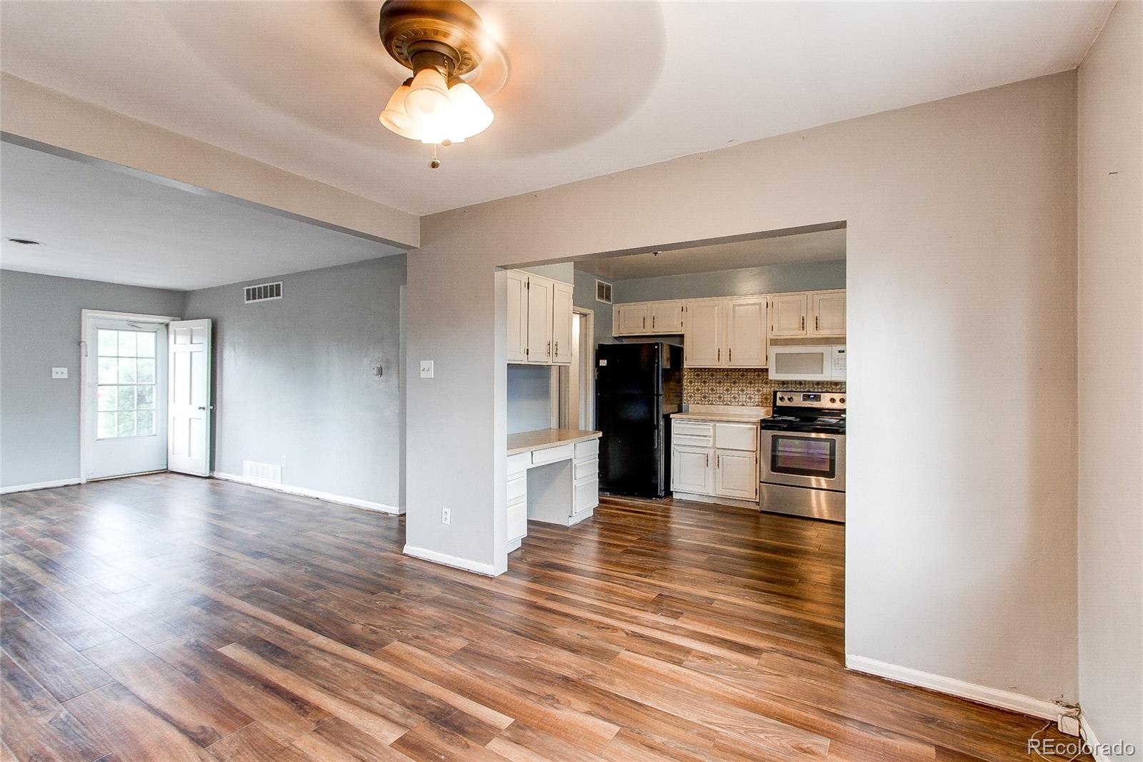 840 Tucson Street Aurora, CO 80011 - Photo 3 of 25