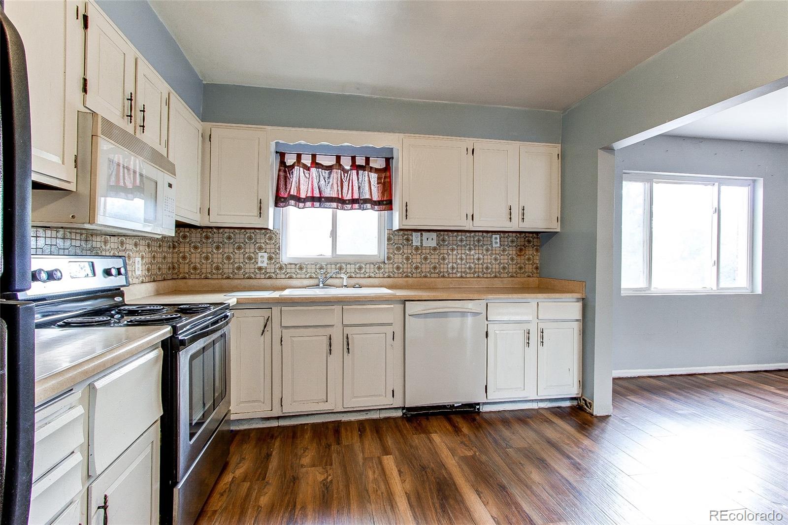840 Tucson Street Aurora, CO 80011 - Photo 4 of 25