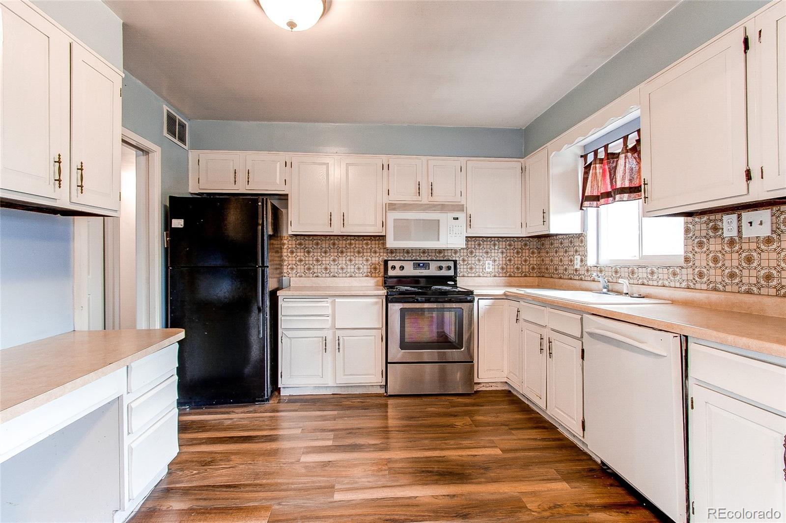 840 Tucson Street Aurora, CO 80011 - Photo 5 of 25