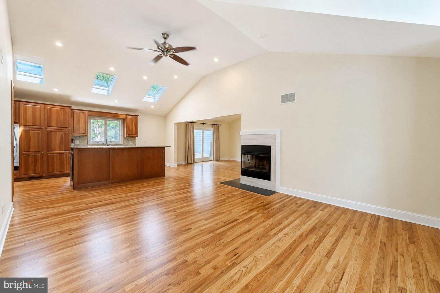 947 Cherry Hill Road Princeton, NJ 08540 - Photo 5 of 38