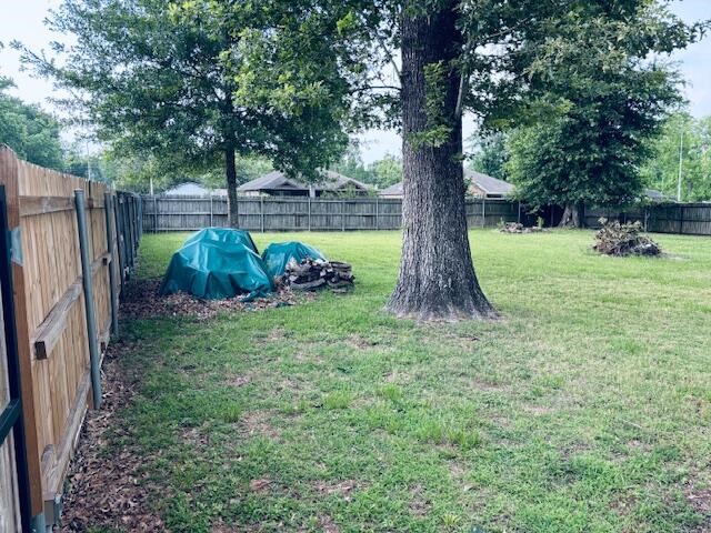 802 Fall Creek Drive Huffman, TX 77336 - Photo 5 of 17 a view of a garden with a tree