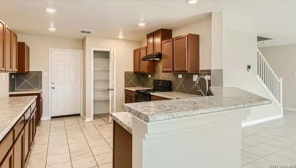 $1,850 | 1511 Overlook Bank, San Antonio, TX 78245