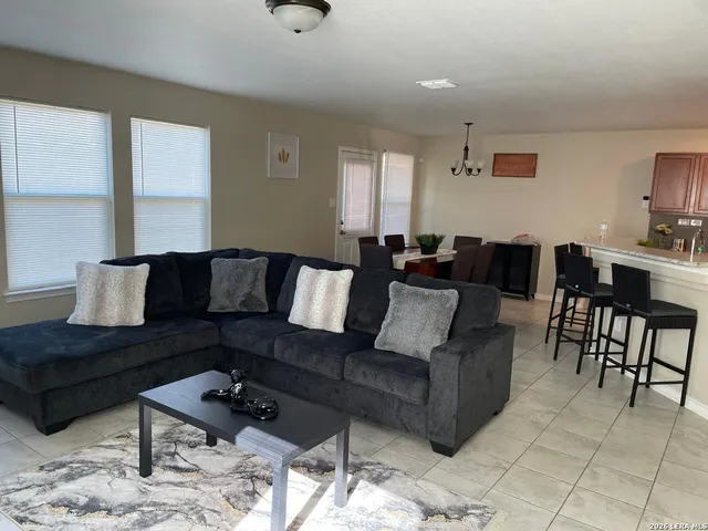 $2,050 | 1511 Overlook Bank, San Antonio, TX 78245