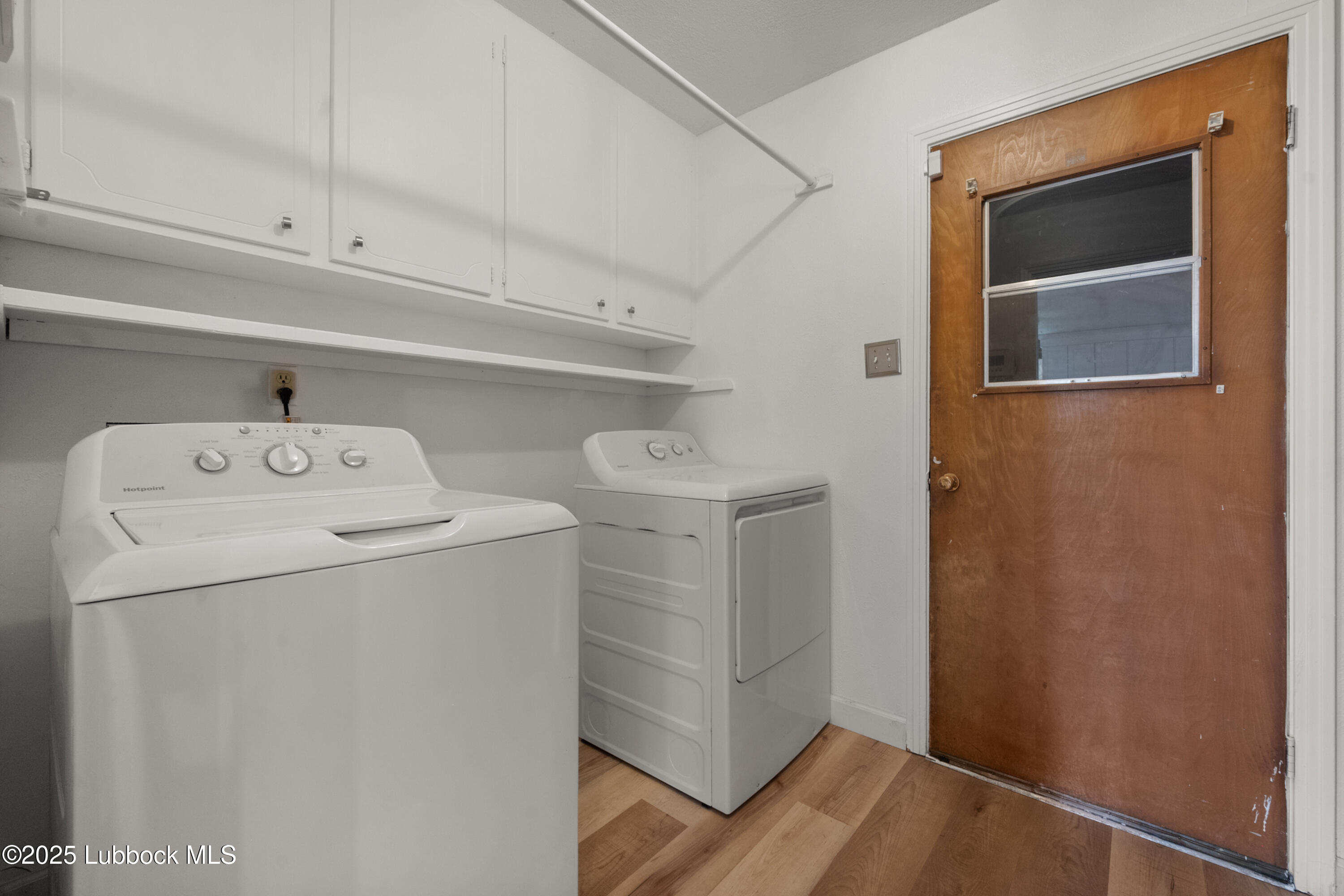 6405 Joliet Avenue Lubbock, TX 79413 - Photo 28 of 30 a utility room with dryer and washer