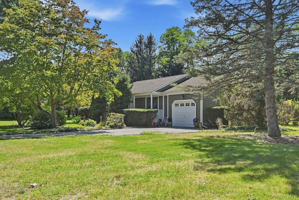 985 Silver Colt Road Cutchogue, NY 11935 - Photo 3 of 31 Gallery Image 3