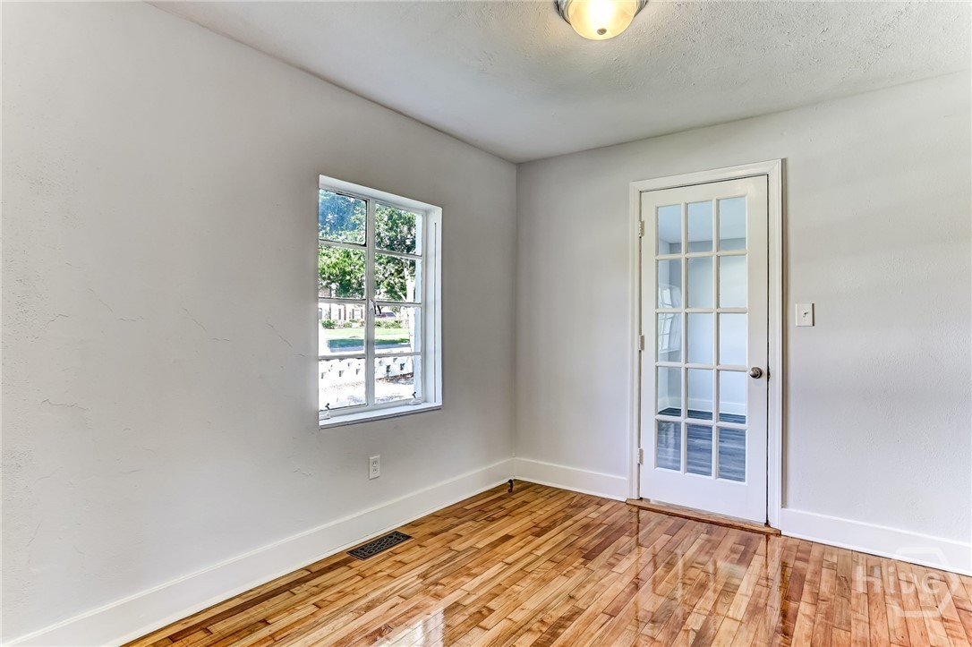 1928 Skidaway Road Savannah, GA 31404 - Photo 11 of 42