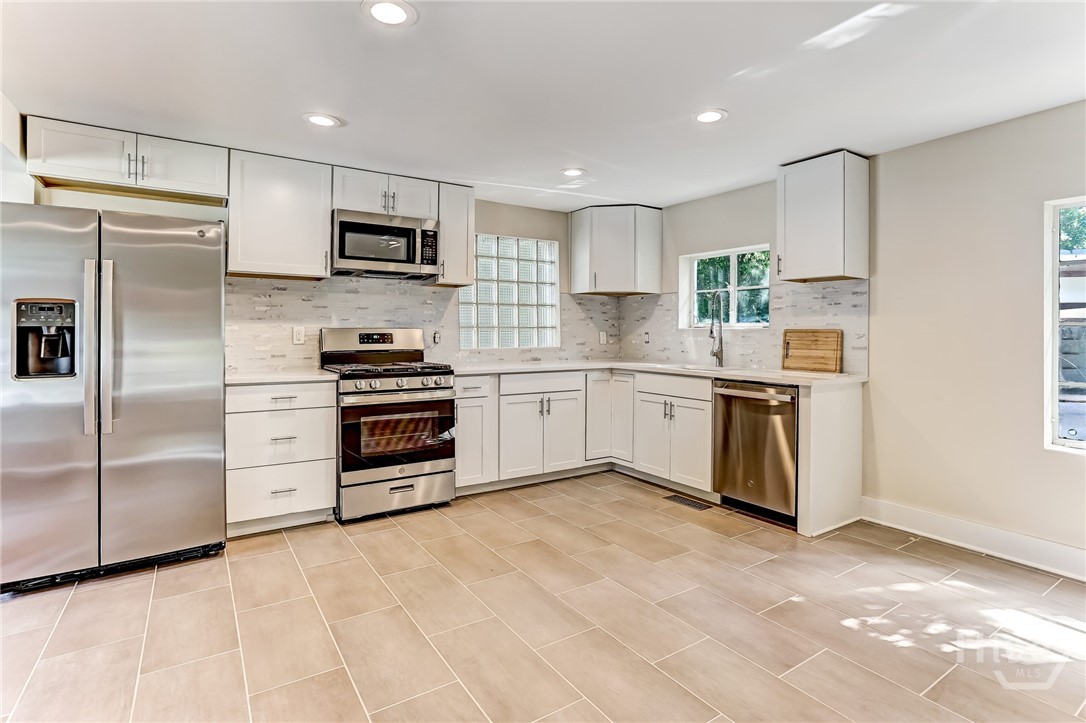 1928 Skidaway Road Savannah, GA 31404 - Photo 15 of 42