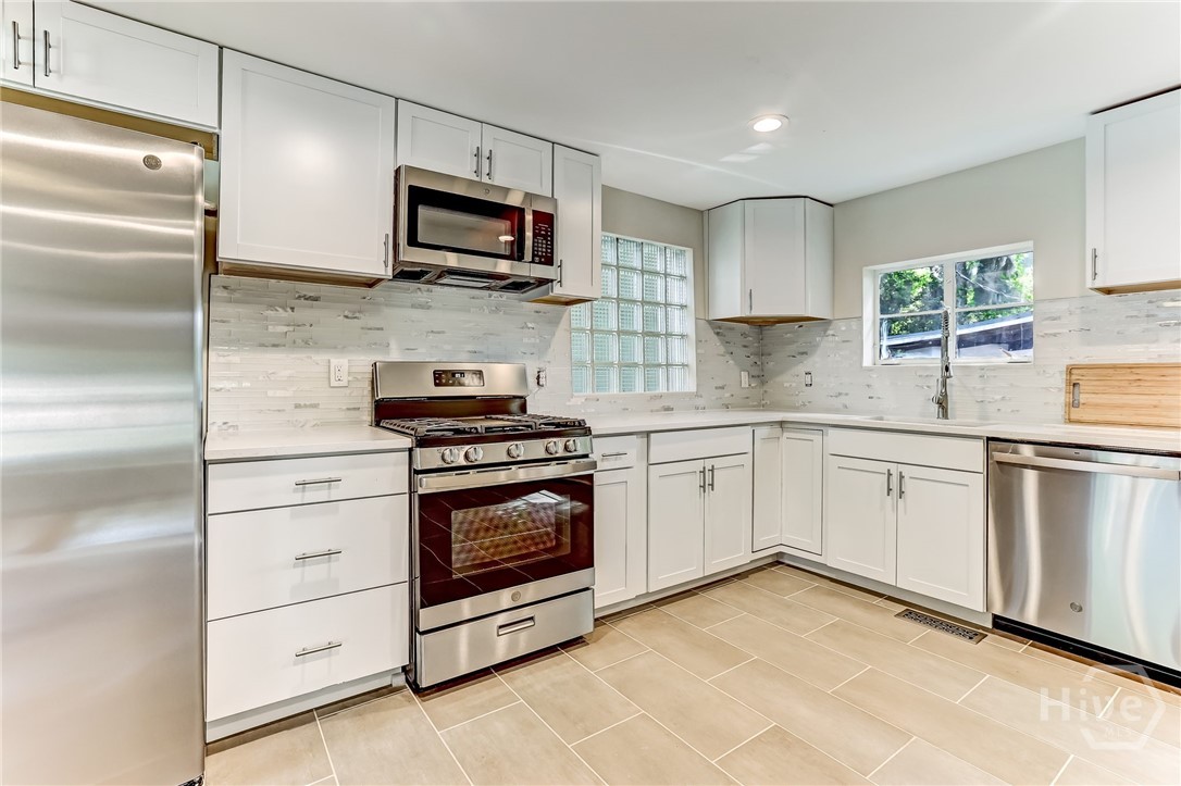 1928 Skidaway Road Savannah, GA 31404 - Photo 17 of 42