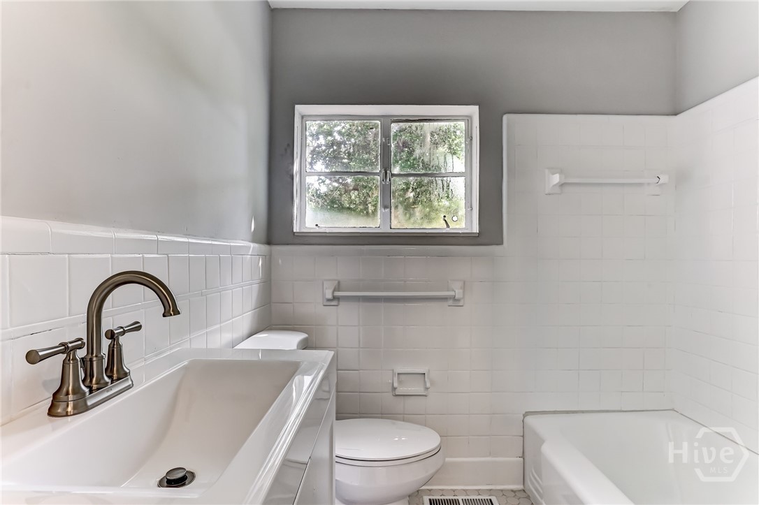 1928 Skidaway Road Savannah, GA 31404 - Photo 24 of 42