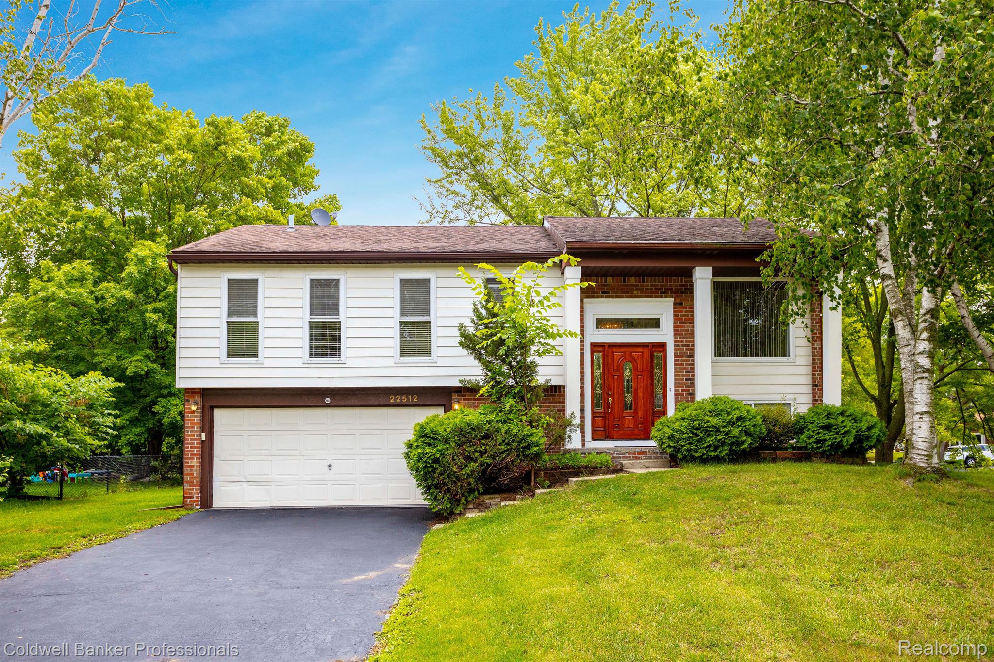 Welcome to 22512 Sheridan in Novi!
