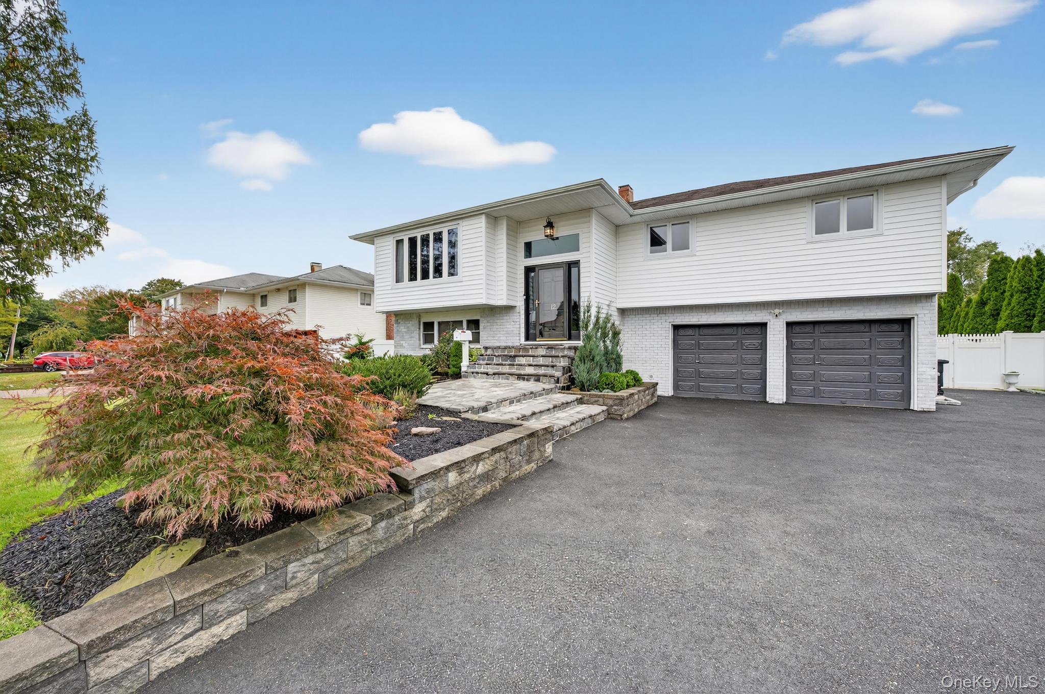 12 Farmstead Road Commack, NY 11725 - Photo 2 of 33