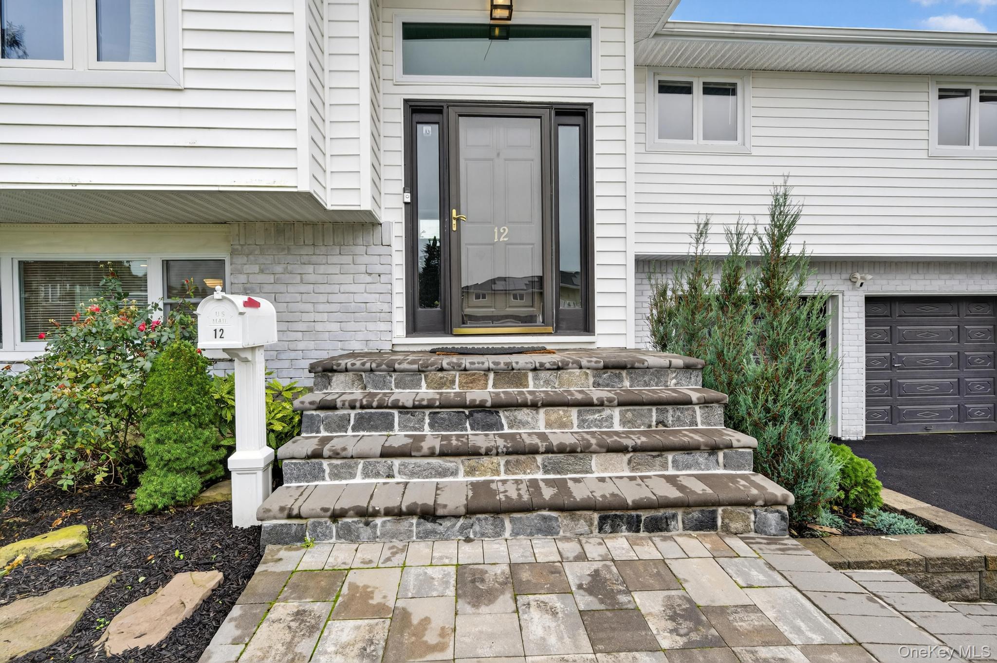 12 Farmstead Road Commack, NY 11725 - Photo 3 of 33