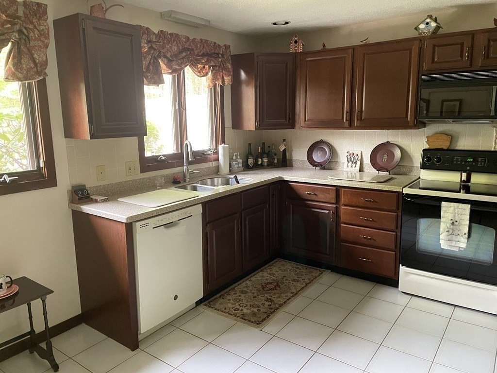 929 Shaker Road, Unit 11 Westfield, MA 01085 - Photo 11 of 23