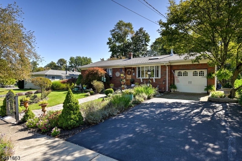 2 Armstrong Drive Oak Ridge, NJ 07438 - Photo 2 of 33 Gallery Image 2
