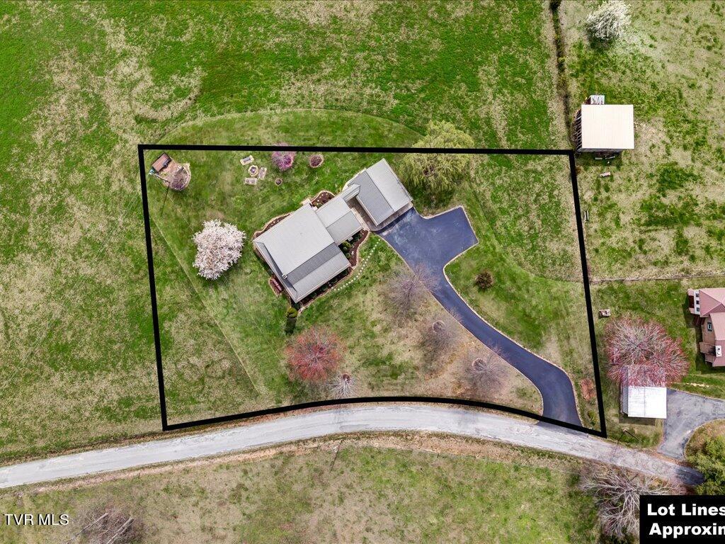255 Ralph Moore Road New Tazewell, TN 37825 - Photo 34 of 41 255 Ralph Moore Rd - 33