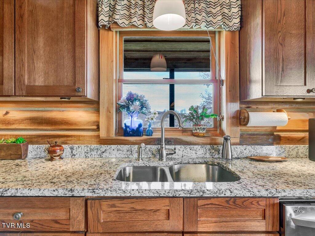 255 Ralph Moore Road New Tazewell, TN 37825 - Photo 10 of 41 255 Ralph Moore Rd - 10