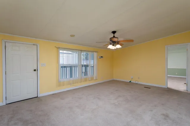 a view of empty room with window