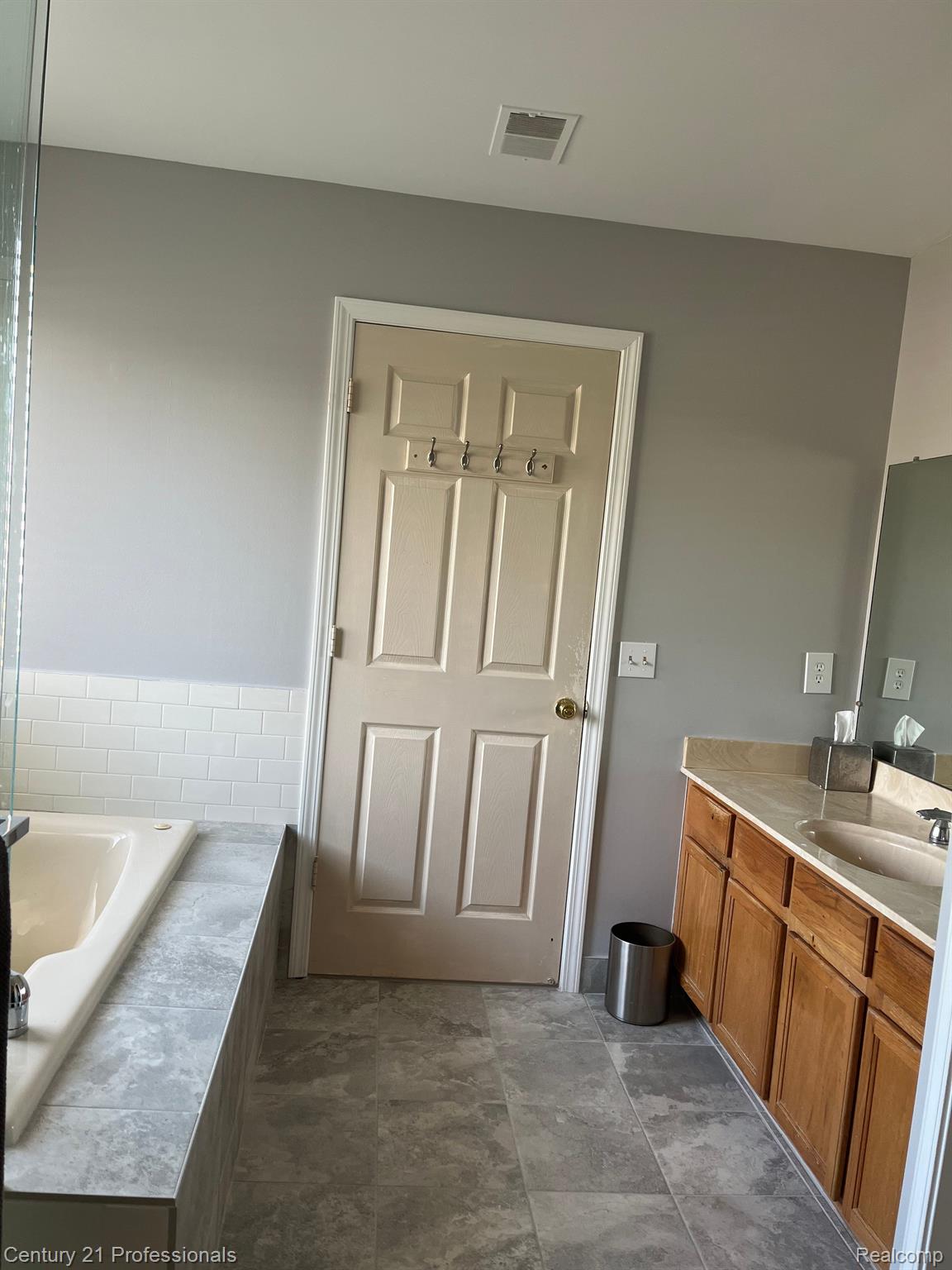 20984 Andover Road Southfield, MI 48076 - Photo 35 of 50 Door leads to Den in Primary suite