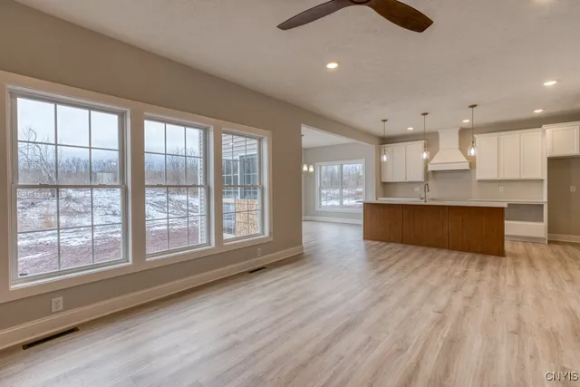 $589,500 | 8047 Frst Rdg Lane, Lysander, NY 13027