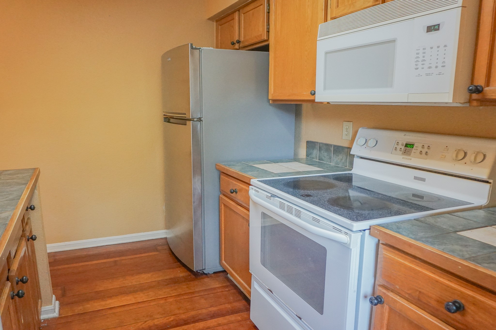 3100 Jeanetta Street, Unit 703 Houston, TX 77063 - Photo 15 of 42 a utility room with dryer and washer