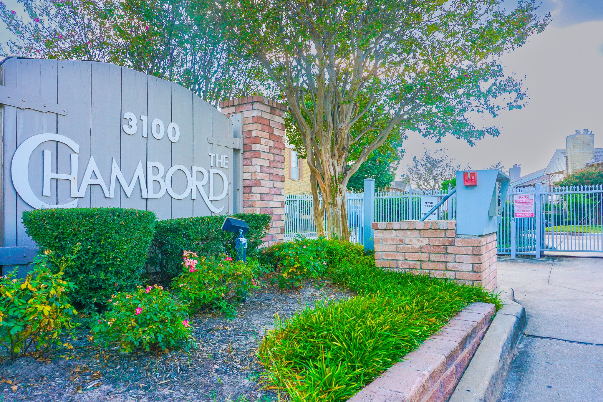 3100 Jeanetta Street, Unit 703 Houston, TX 77063 - Photo 41 of 42 a view of garden with wooden fence