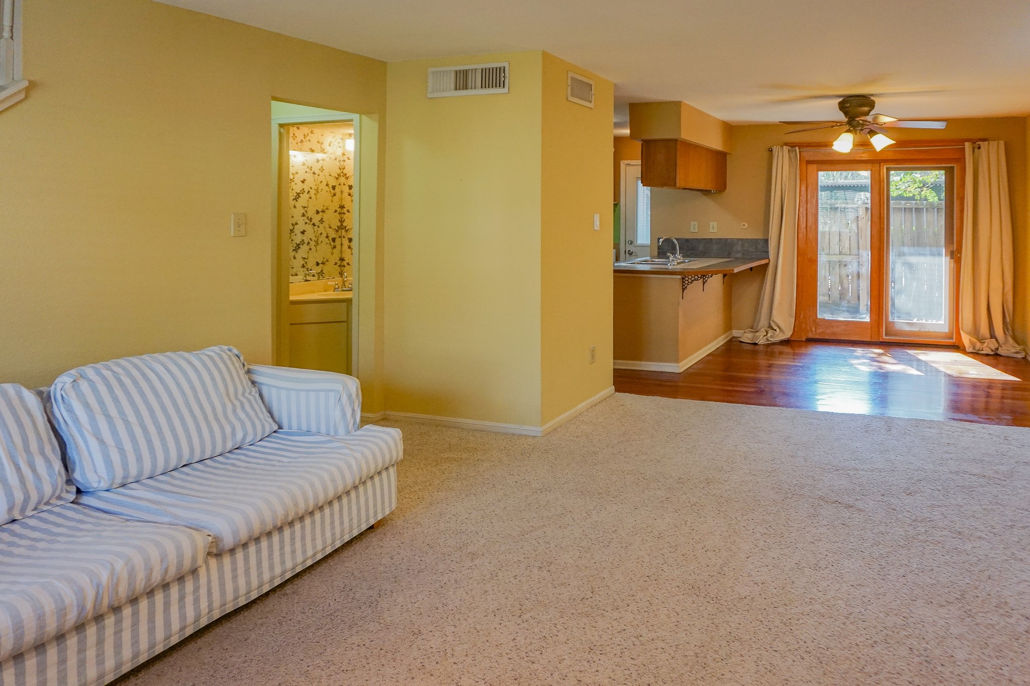 3100 Jeanetta Street, Unit 703 Houston, TX 77063 - Photo 5 of 42 a living room with furniture and a large window