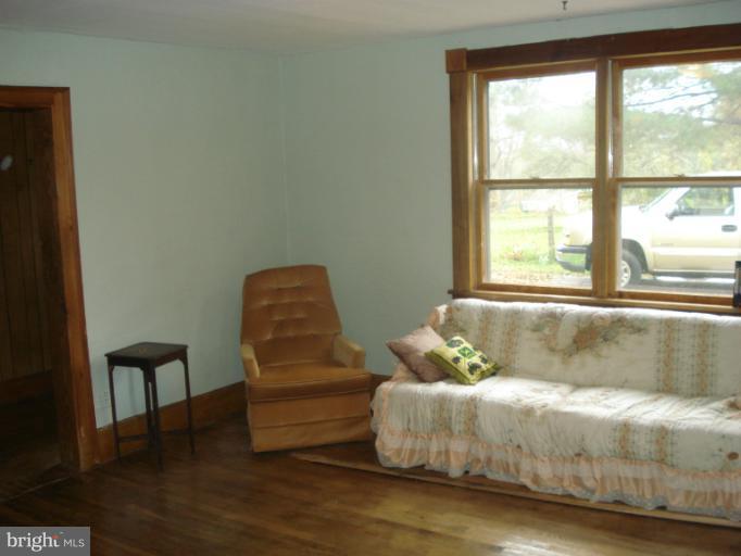 12056 Hume Road Hume, VA 22639 - Photo 4 of 18 Family Room
