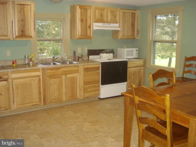 12056 Hume Road Hume, VA 22639 - Photo 9 of 18 Kitchen