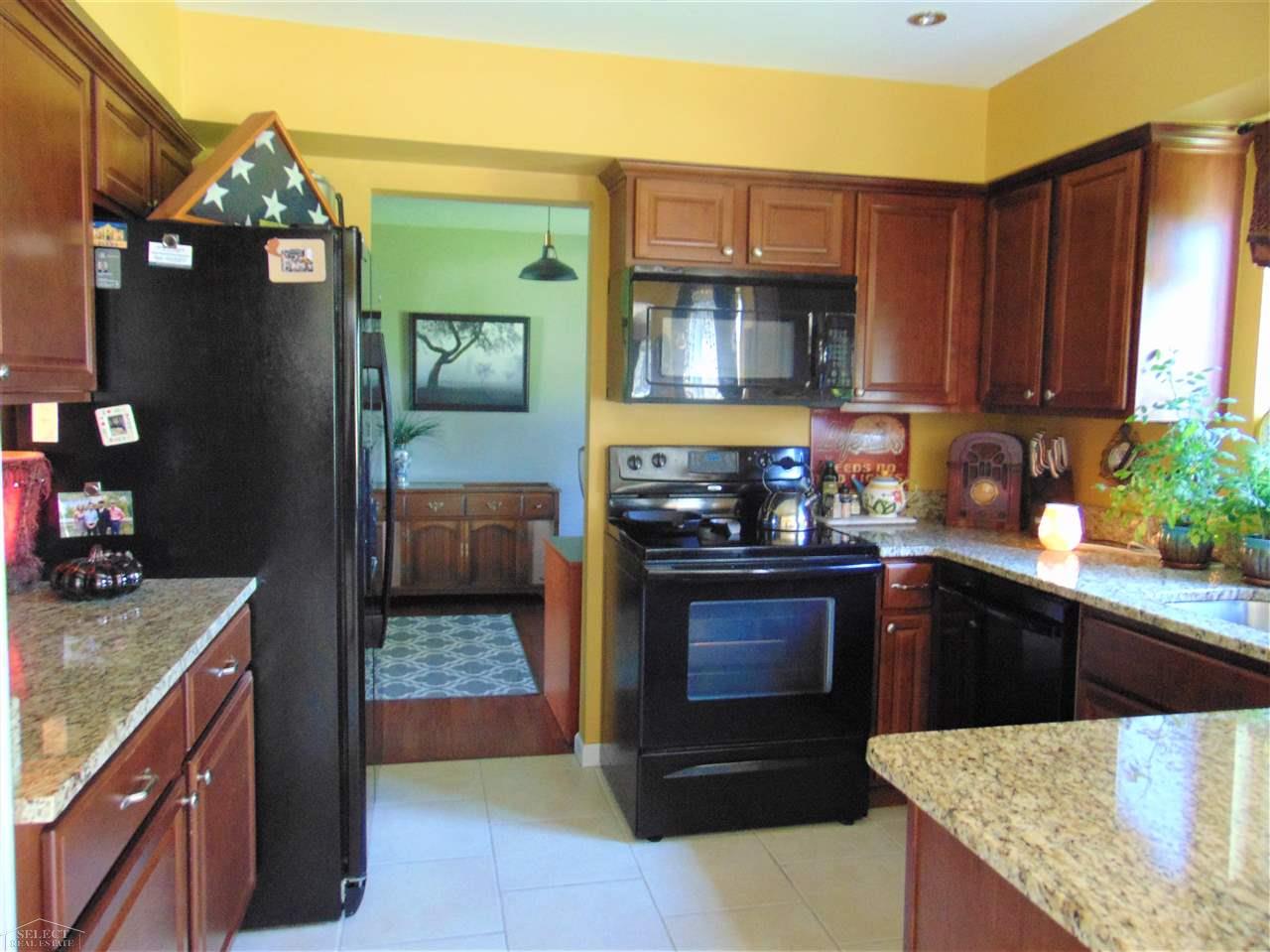 35397 Bobcean Road Clinton Township, MI 48035 - Photo 26 of 59 31393511-25.JPG