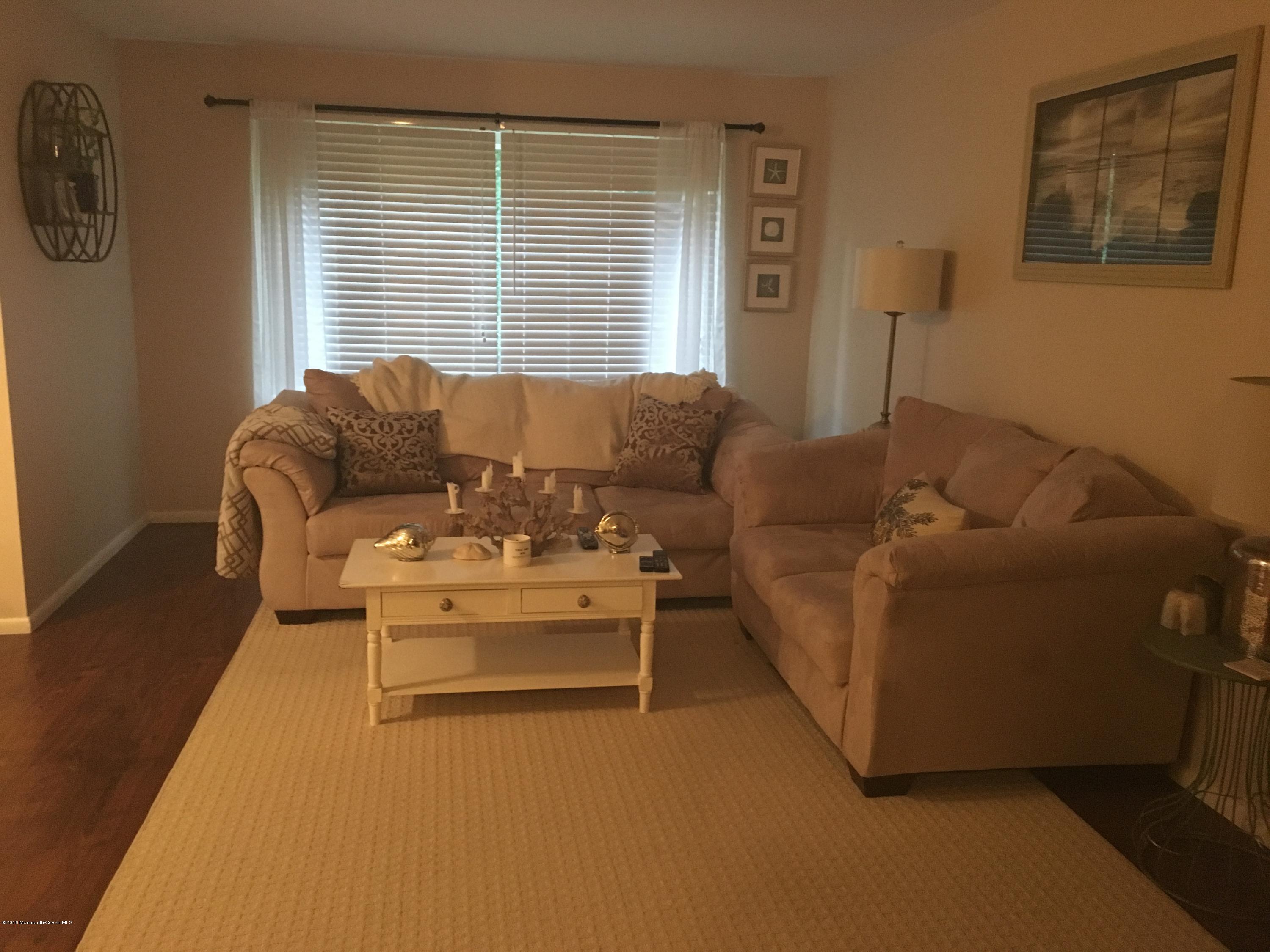 200 Portland Road, Unit E2 Rumson, NJ 07760 - Photo 2 of 11 livingroom